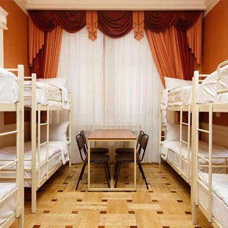 Hostel Suputnyk ลวีฟ ภายนอก รูปภาพ
