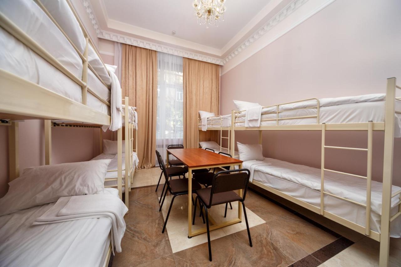 Hostel Suputnyk ลวีฟ ภายนอก รูปภาพ