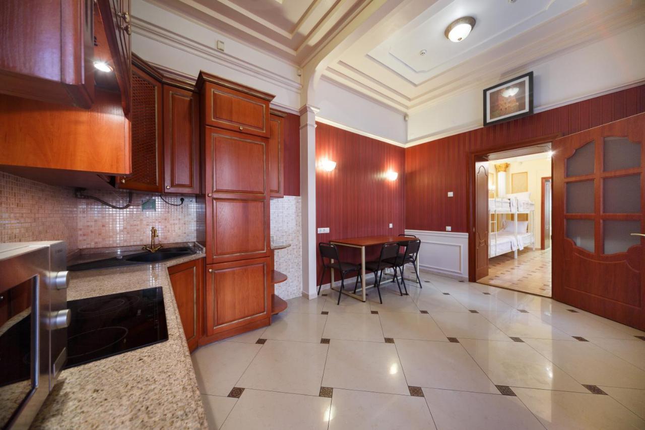 Hostel Suputnyk ลวีฟ ภายนอก รูปภาพ