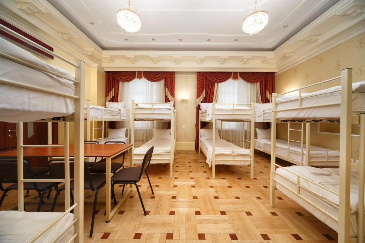 Hostel Suputnyk ลวีฟ ภายนอก รูปภาพ